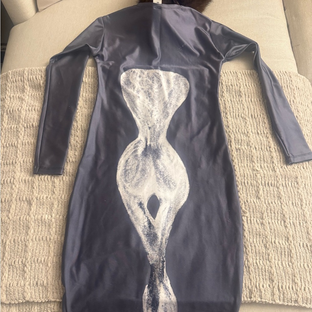 Elegant Gray Midi Dress with Artistic Design